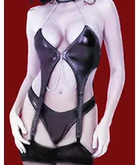 Revealing Wet Look Set With Collar