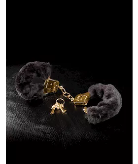 Fetish Fantasy  Deluxe Furry Cuffs