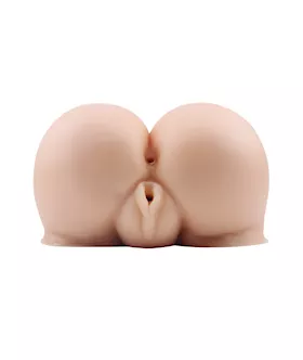 Tori's Plump Ass With Vagina