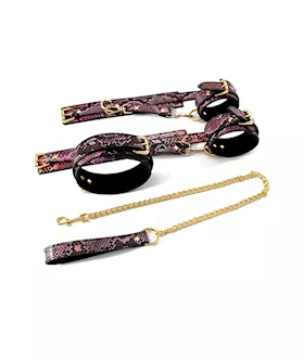 Share Satisfaction Snake-print Set