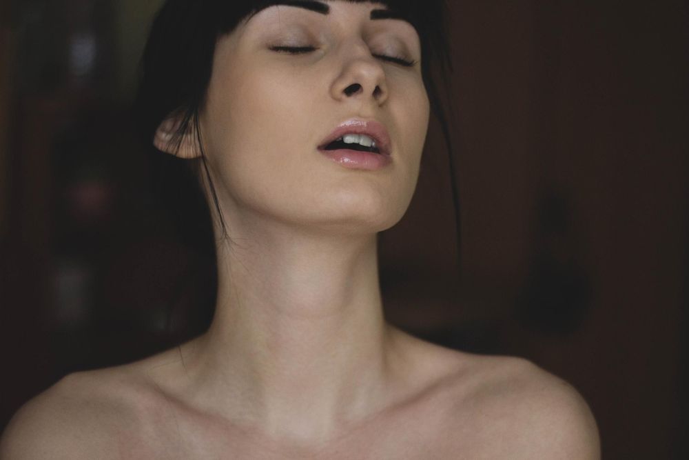 large_erotic-girl-model-185481.jpg