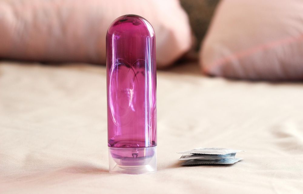 How to Safely Use Silicone Lubricant (What You Need To Know) 