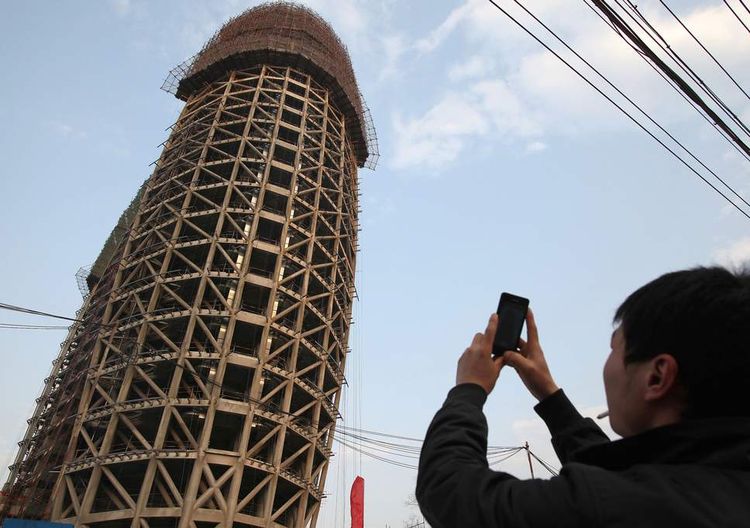 medium_huge_dildo_building.jpg